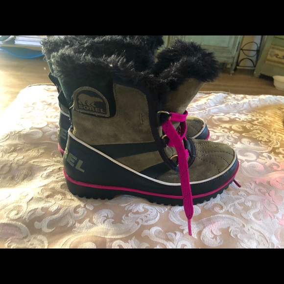 Sorel Women’s Winter Boots - Picture 2 of 5
